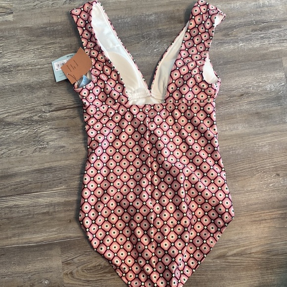 NWT SHADE & SHORE Swimsuit s 4-6 - Picture 5 of 8